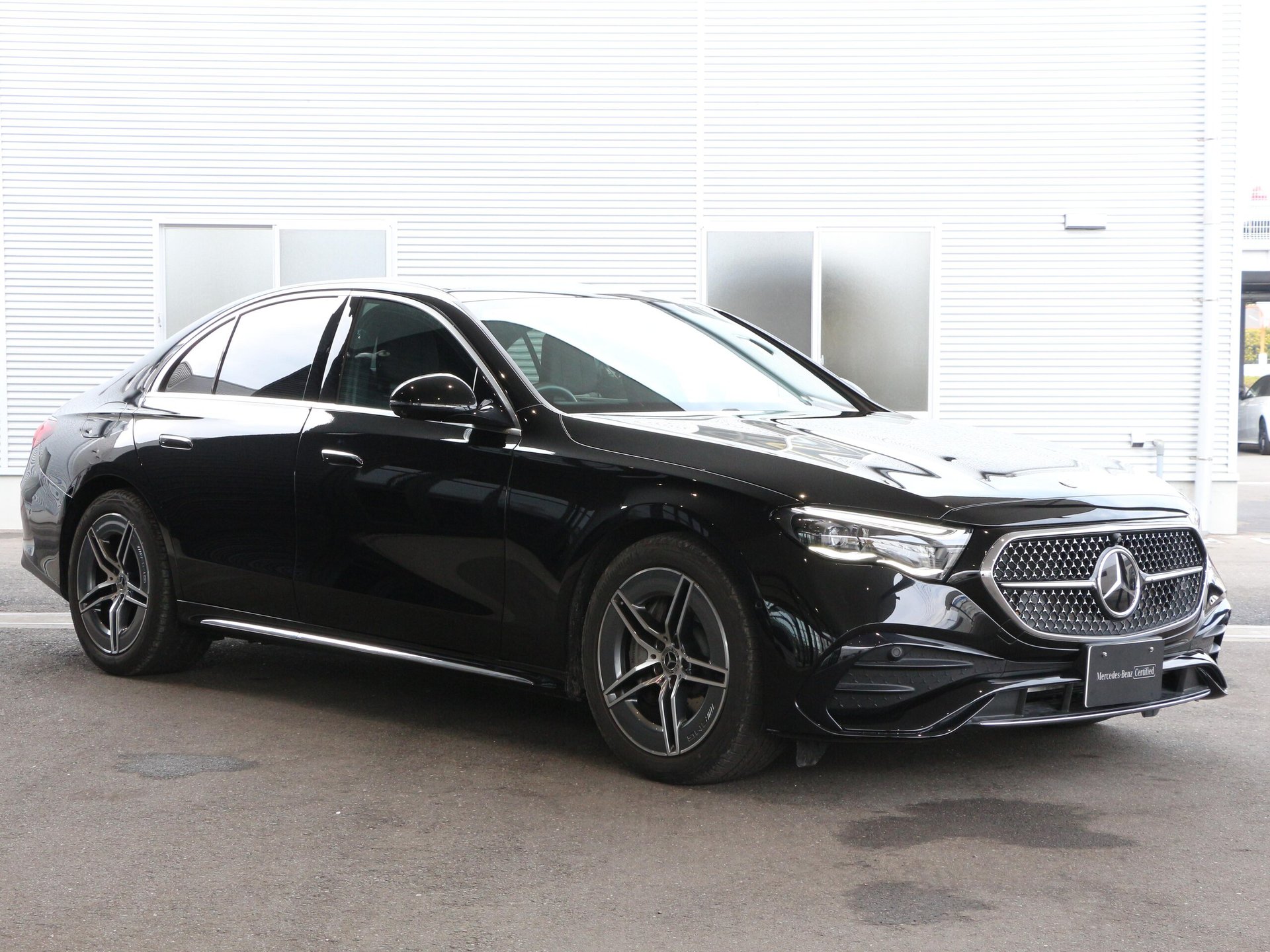 MERCEDES-BENZ E-CLASS - View 1