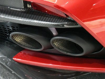 ASTON MARTIN DBS SUPERLEGGERA - 10