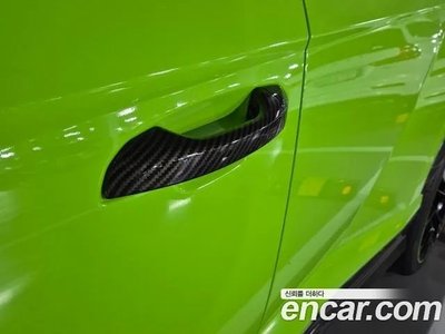 LAMBORGHINI URUS - 8