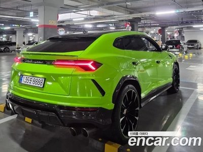 LAMBORGHINI URUS - 3