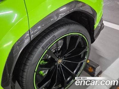 LAMBORGHINI URUS - 9