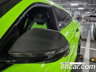 LAMBORGHINI URUS - 4