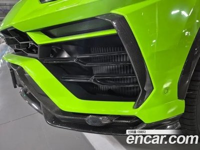 LAMBORGHINI URUS - 6