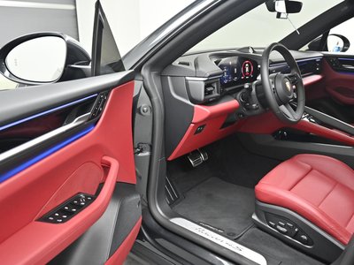 2025 Porsche MACAN thumbnail 11