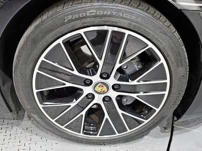 PORSCHE TAYCAN - 8