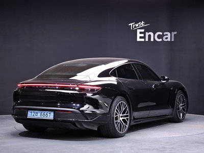 PORSCHE TAYCAN - 4