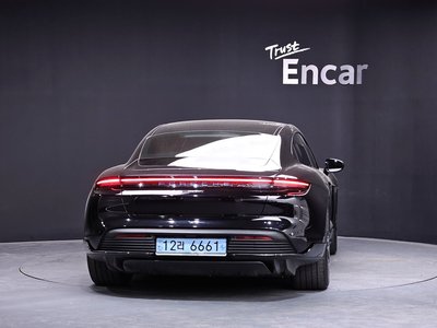 PORSCHE TAYCAN - 3