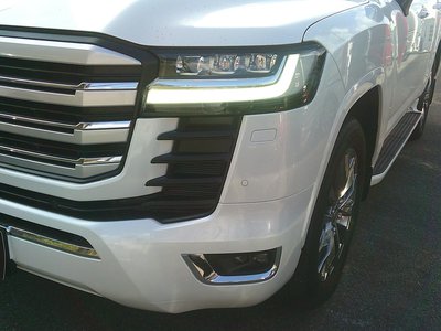 TOYOTA LAND CRUISER 300 - 10