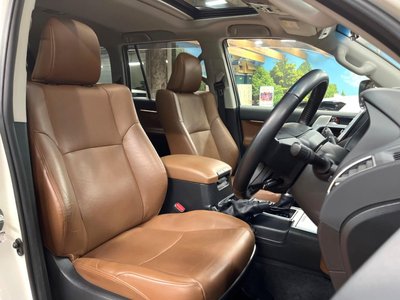 TOYOTA LAND CRUISER PRADO - 8