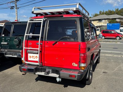 TOYOTA LAND CRUISER 70 - 5