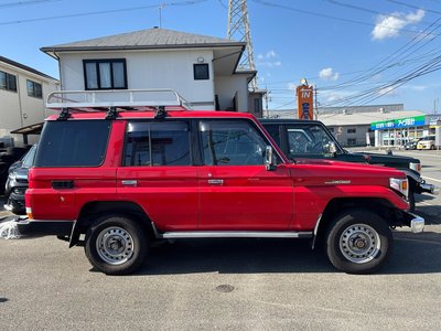 TOYOTA LAND CRUISER 70 - 4