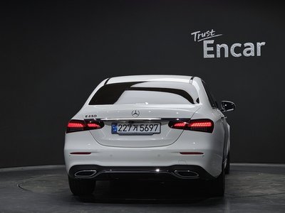 MERCEDES-BENZ E-CLASS - 4