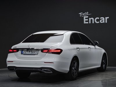MERCEDES-BENZ E-CLASS - 3
