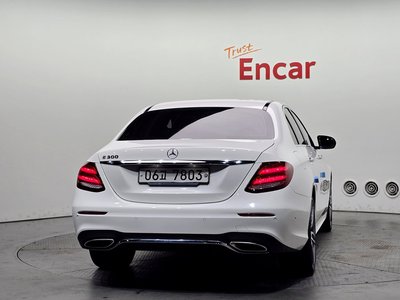 MERCEDES-BENZ E-CLASS - 3