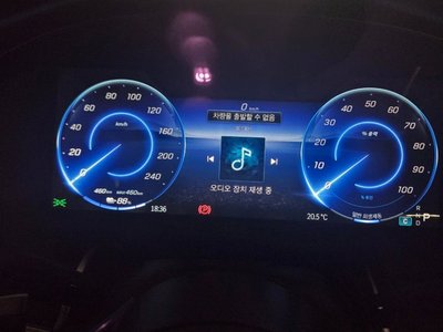 MERCEDES-BENZ EQS - 8