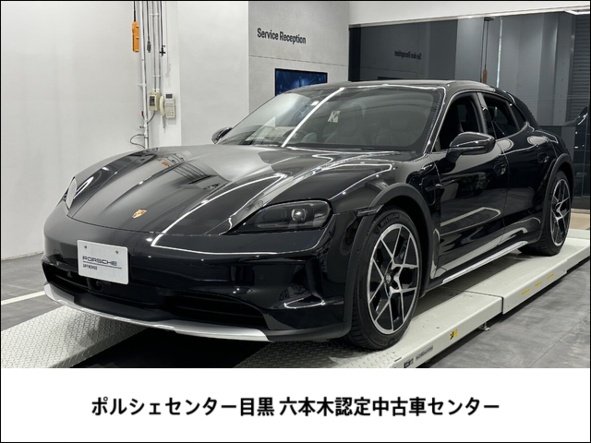 PORSCHE TAYCAN CROSS TURISMO - View 1