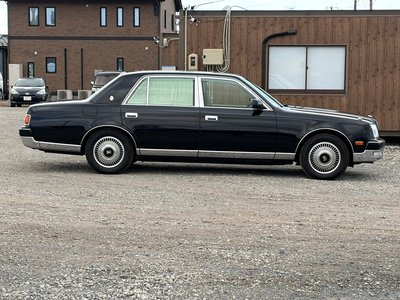TOYOTA CENTURY - 7