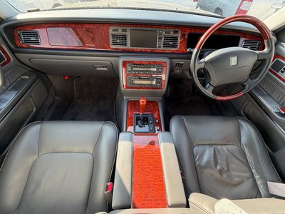 TOYOTA CENTURY - 10