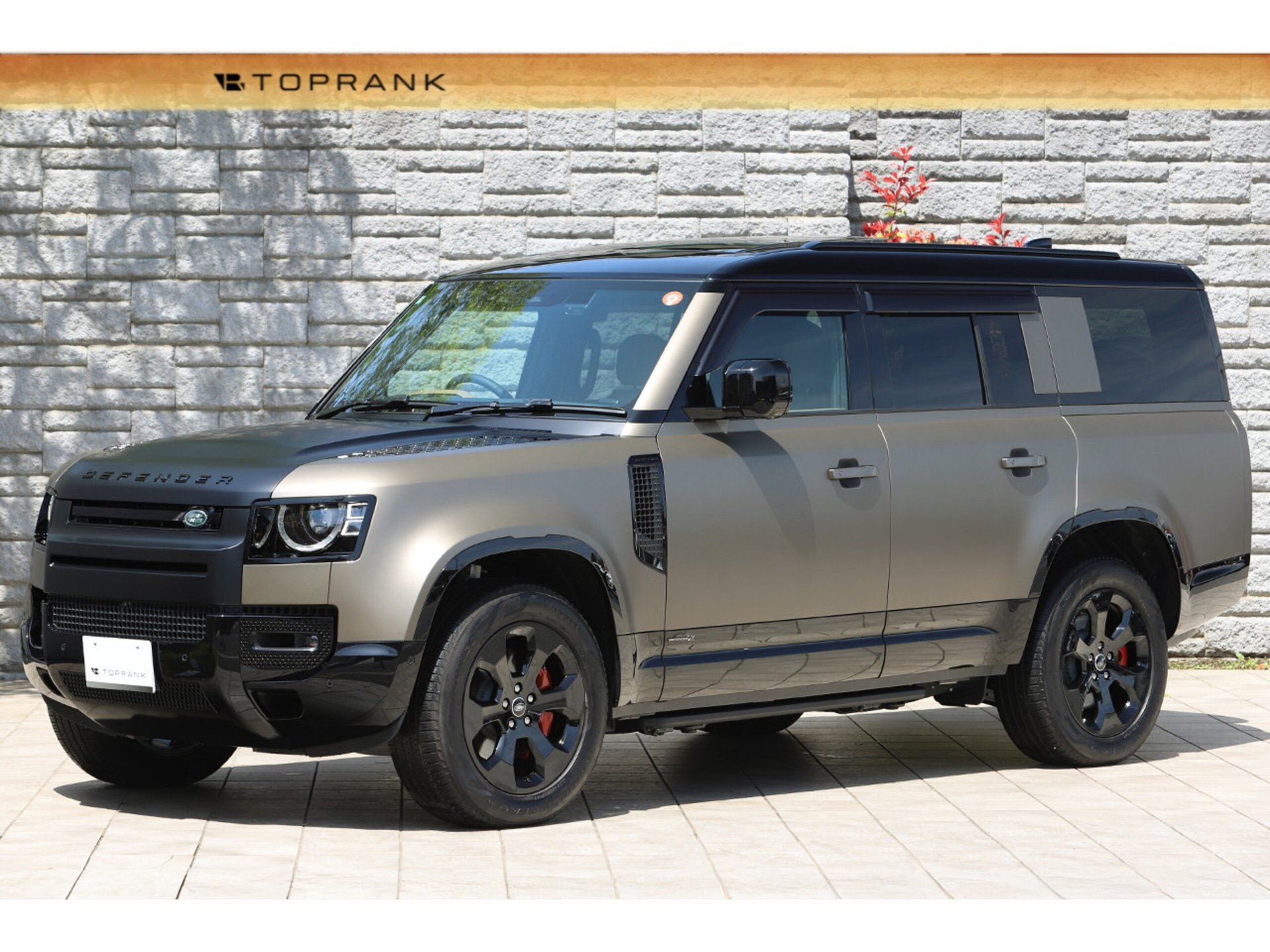 LAND ROVER DEFENDER - View 1