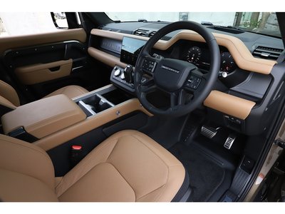 LAND ROVER DEFENDER - 2