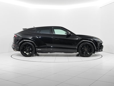 LAMBORGHINI URUS - 4
