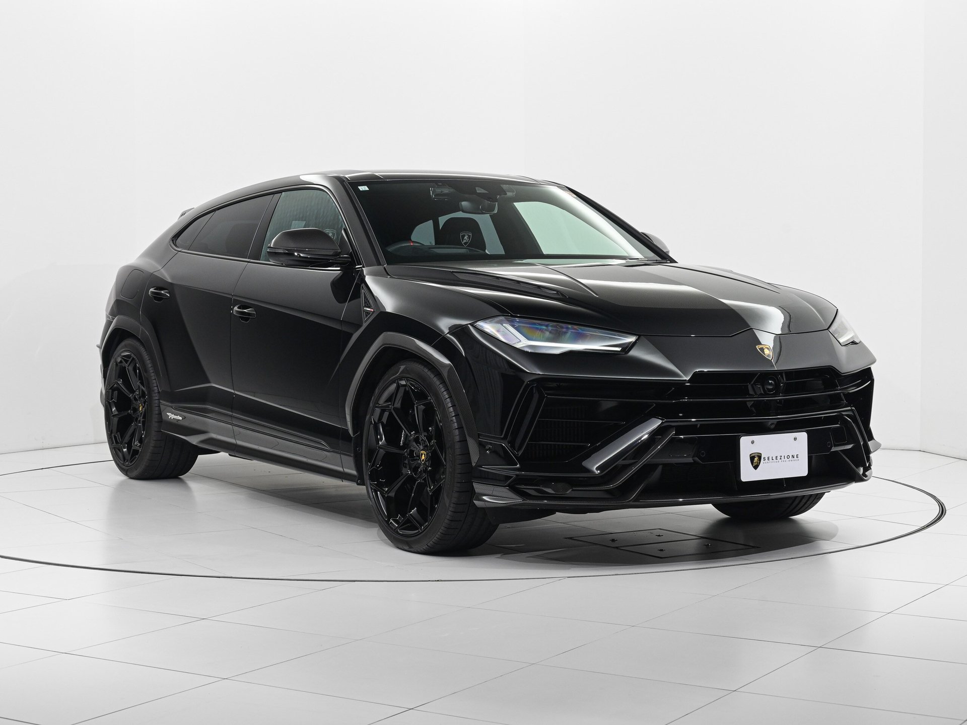 LAMBORGHINI URUS - View 1