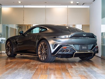 ASTON MARTIN VANTAGE - 8