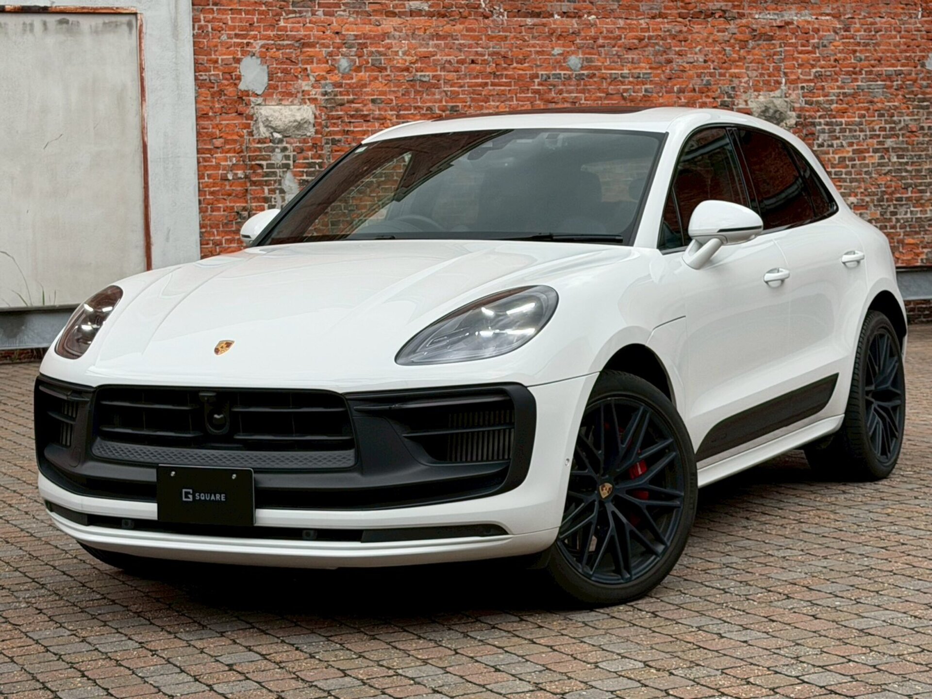 PORSCHE MACAN - View 1