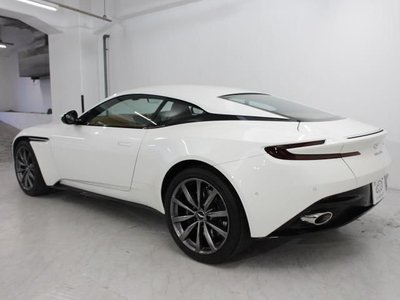 ASTON MARTIN DB11 - 7