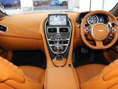 ASTON MARTIN DB11 - 2