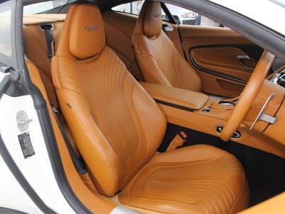 ASTON MARTIN DB11 - 6