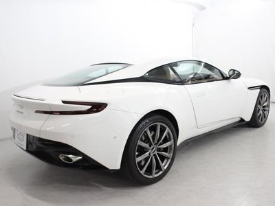 ASTON MARTIN DB11 - 9