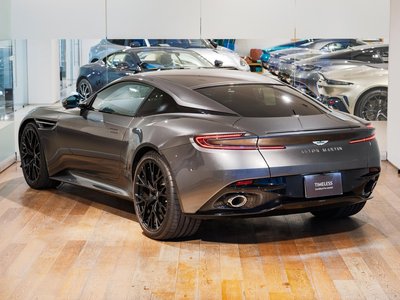 ASTON MARTIN DB12 - 5