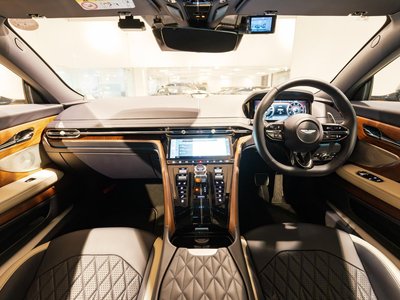 ASTON MARTIN DB12 - 2