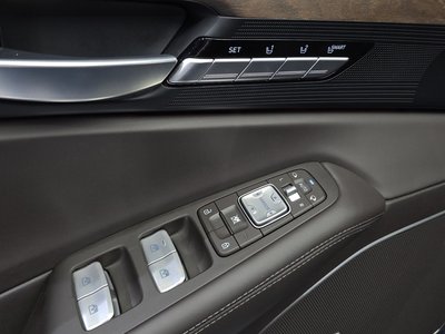 2021 Genesis G90 — миниатюра 12