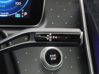 MERCEDES-BENZ EQE - 9