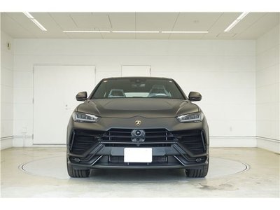 2025 Lamborghini URUS thumbnail 12