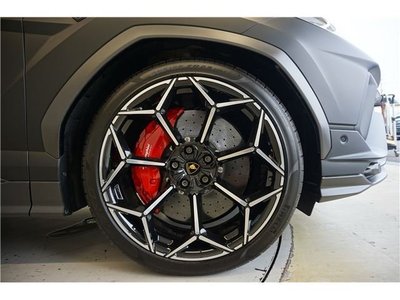 2025 Lamborghini URUS thumbnail 34