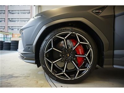 2025 Lamborghini URUS thumbnail 36