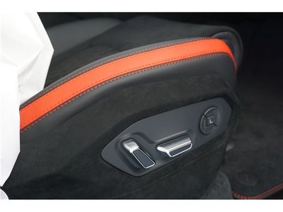 2025 Lamborghini URUS thumbnail 30