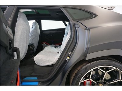 2025 Lamborghini URUS thumbnail 18