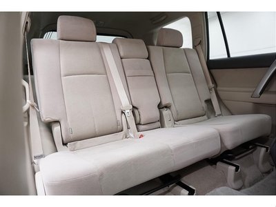 TOYOTA LAND CRUISER PRADO - 8