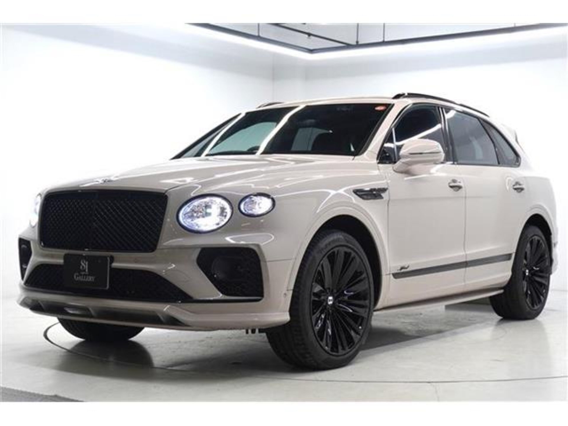 BENTLEY BENTAYGA - View 1