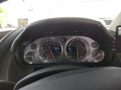 ASTON MARTIN V8 VANTAGE - 6