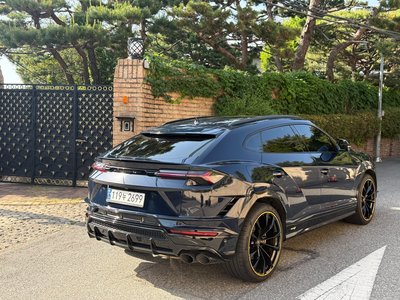 LAMBORGHINI URUS - 7
