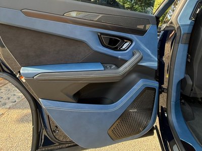 LAMBORGHINI URUS - 10