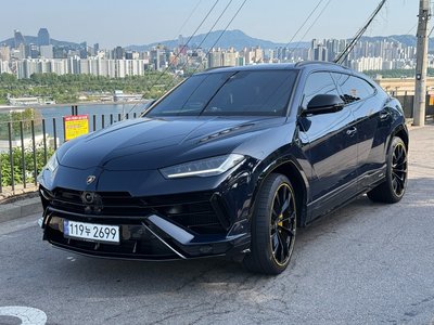 LAMBORGHINI URUS - 3
