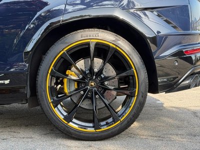LAMBORGHINI URUS - 4