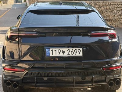 LAMBORGHINI URUS - 5