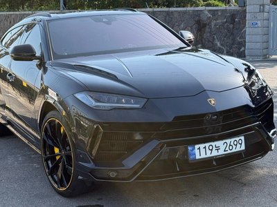 LAMBORGHINI URUS - 6